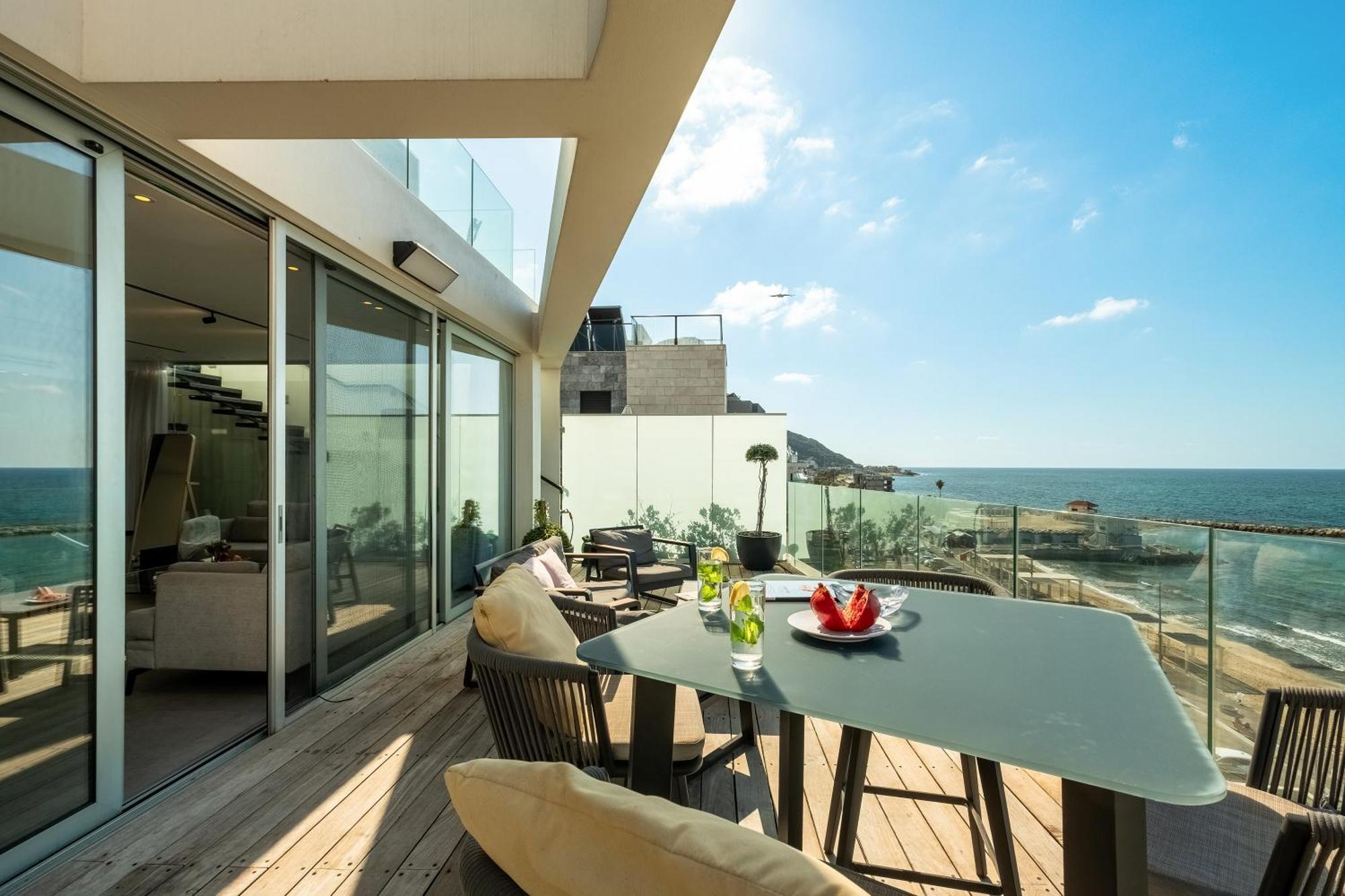 Penthouse 3Br + Roof Top + Parking - On The Beach Haifa Exterior foto
