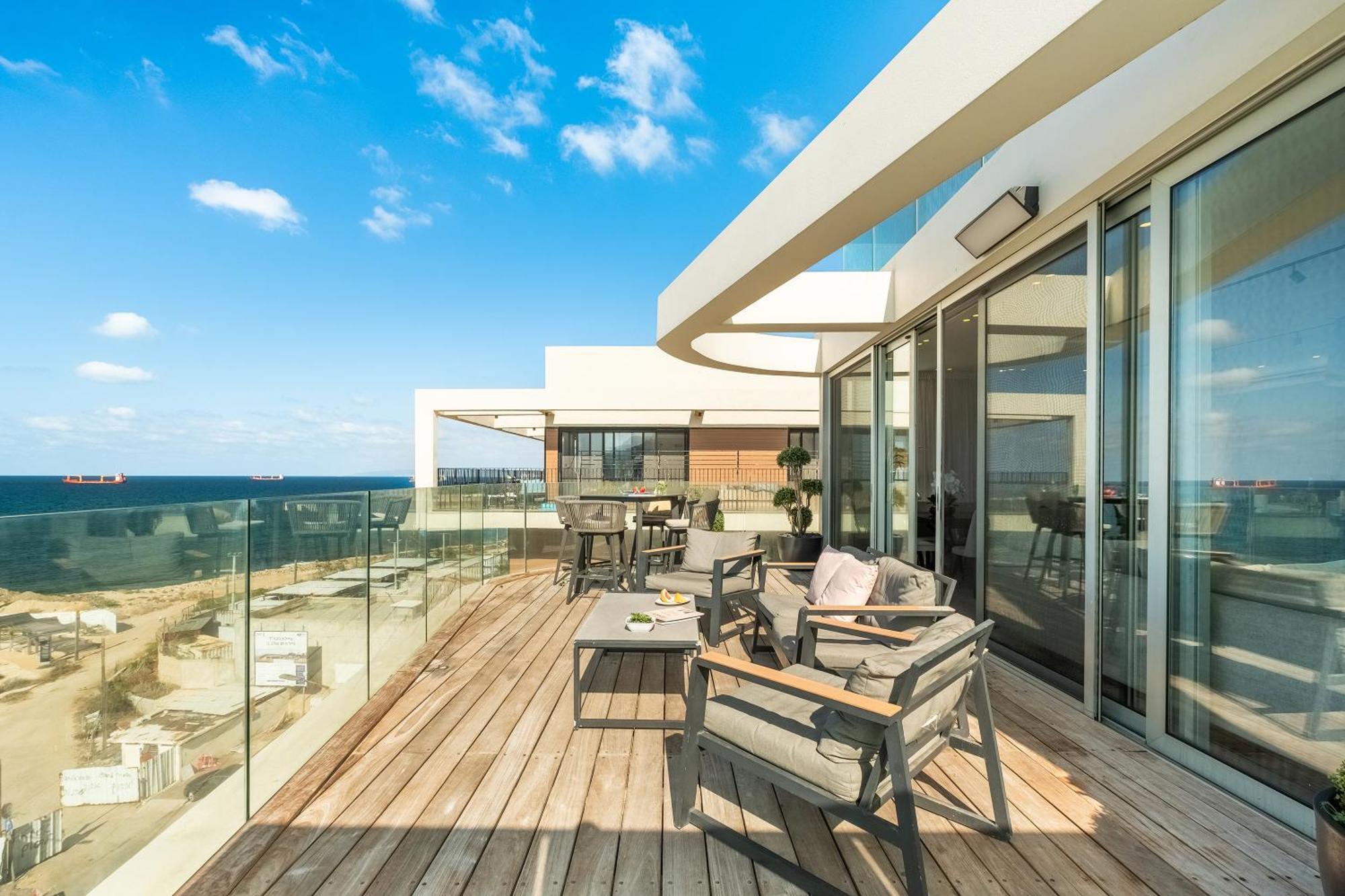 Penthouse 3Br + Roof Top + Parking - On The Beach Haifa Exterior foto