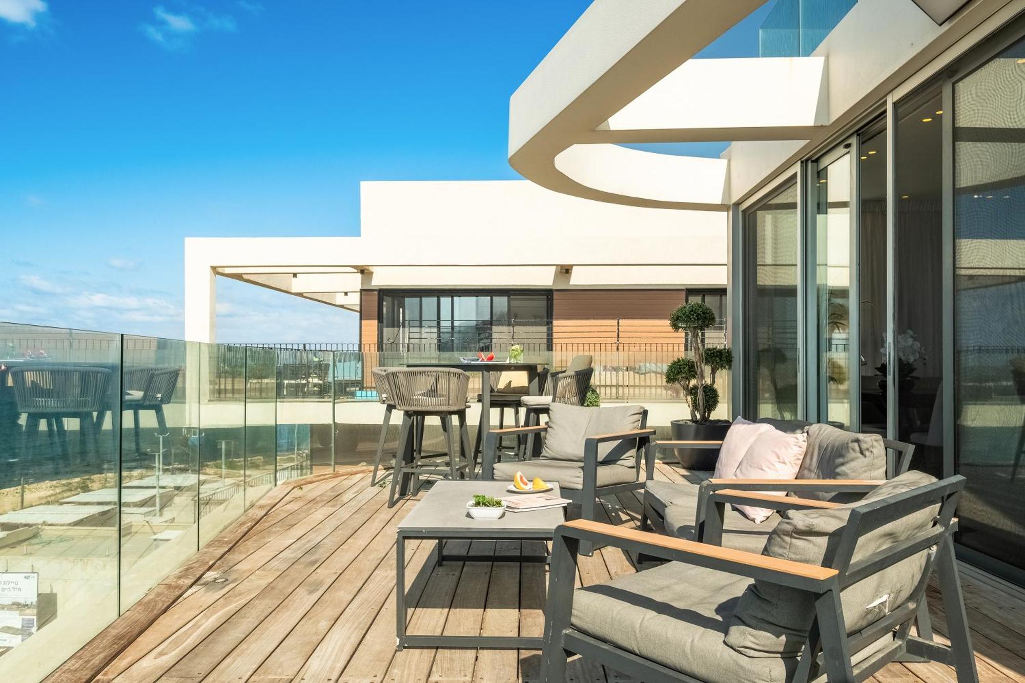 Penthouse 3Br + Roof Top + Parking - On The Beach Haifa Exterior foto