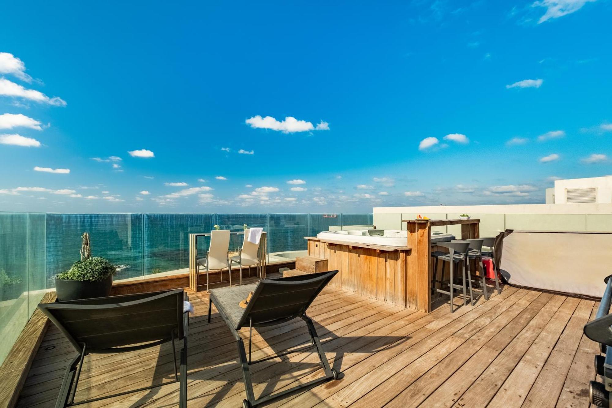 Penthouse 3Br + Roof Top + Parking - On The Beach Haifa Exterior foto