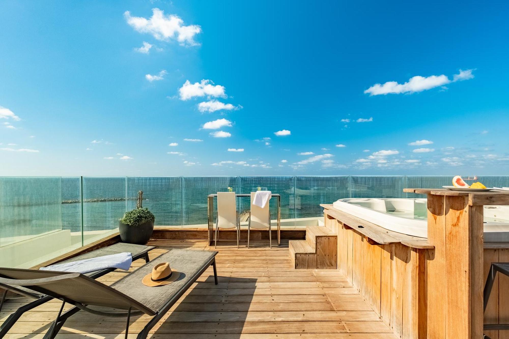 Penthouse 3Br + Roof Top + Parking - On The Beach Haifa Exterior foto